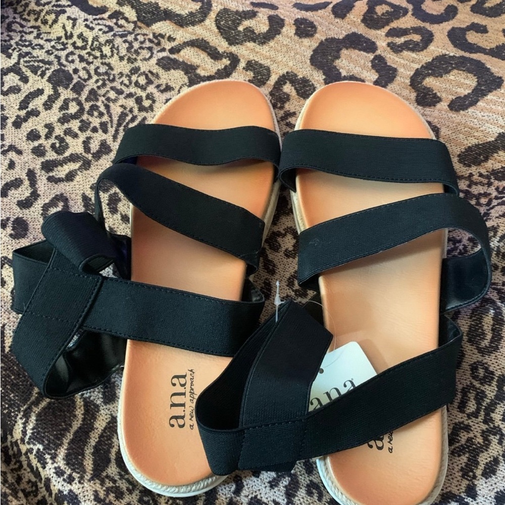 Sandles - Picture 2 of 3